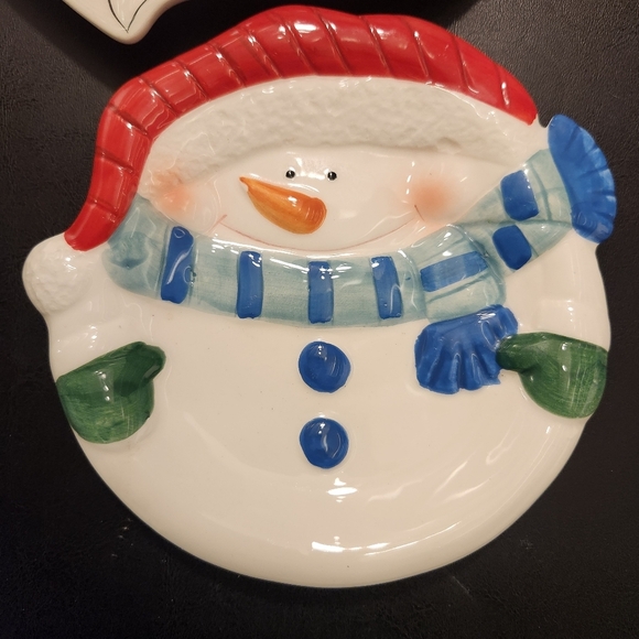 Festive Santa and Snowman Holiday Plates - Picture 4 of 6